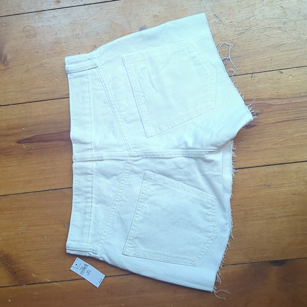 NWT GAP Low Rise Jean Shorts - Picture 2 of 5
